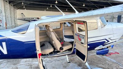 Imagem principal de Cessna 206 loading=